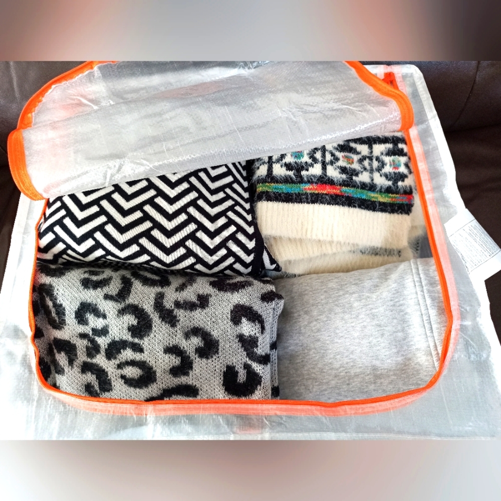 2 Storage Bags - Picture 12 of 13